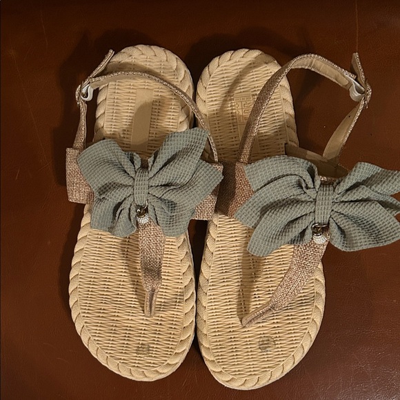 BAMBOO Shoes - BAMBOO Tan and Green Sandals with Bow